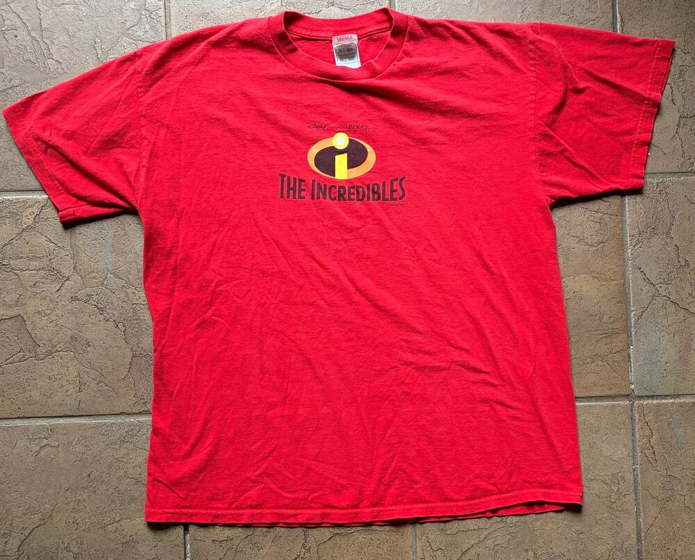 Vintage 2004 Disney Pixar The Incredibles T Shirt Red Fruit of the Loom XL Y2K